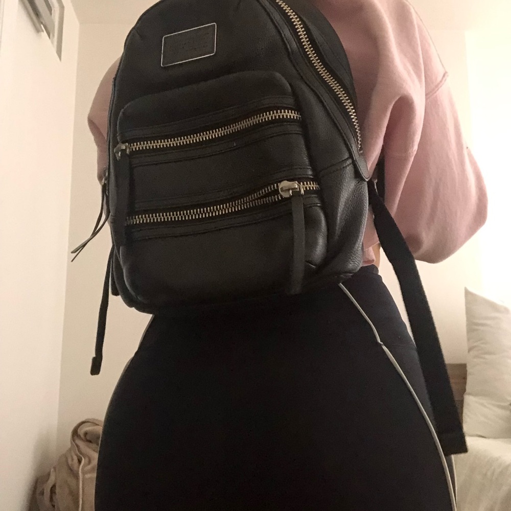 MARC JACOBS LEATHER ZIP BACKPACK - Picture 6 of 6
